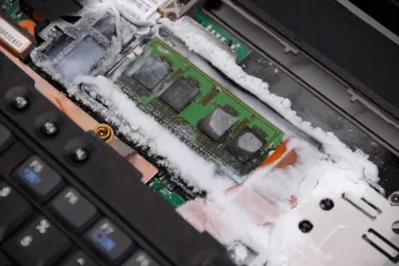 Cold boot attack RAM
